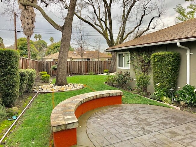 Building Photo - Spectacular 3 Bed, 1 Bath, 1,087 sqft House in Pleasant Hill available now for lease!