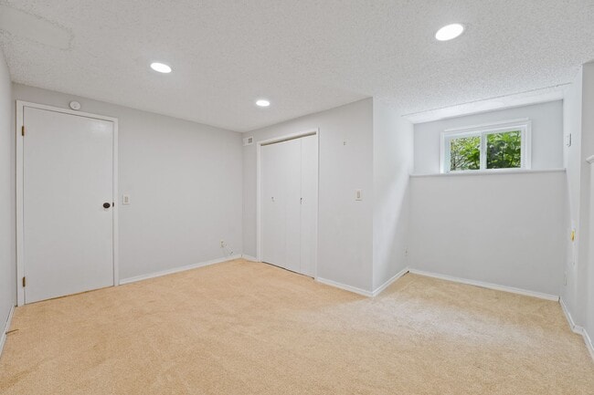 Building Photo - Immaculate Tudor