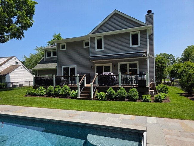 Building Photo - Luxury Living in Ridgewood