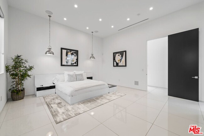 Building Photo - 4458 Mammoth Ave