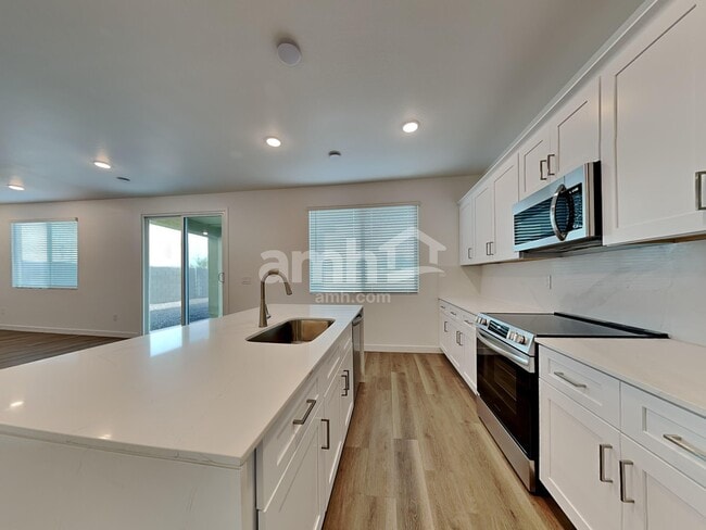 Building Photo - 9746 W Luxton Ln