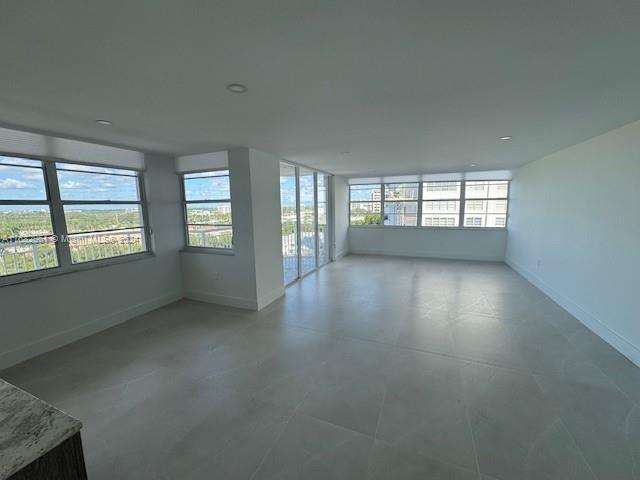 Building Photo - 2 bedroom in Aventura FL 33160