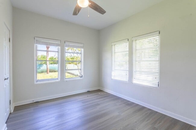 Building Photo - 1716 Mercer Ave