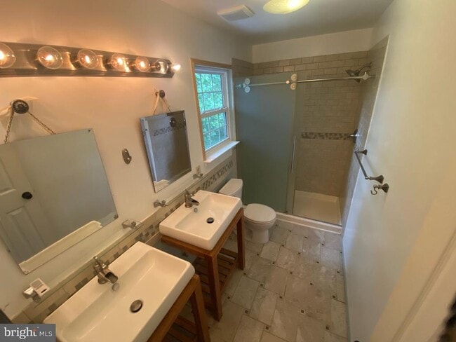 Building Photo - 23 Stoneridge Ct