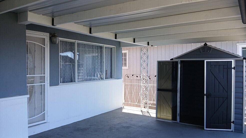 Building Photo - 1057 Central Blvd