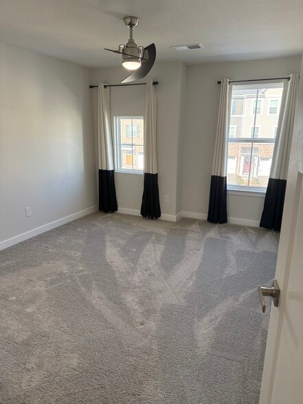 Building Photo - 310 Helenium Dr