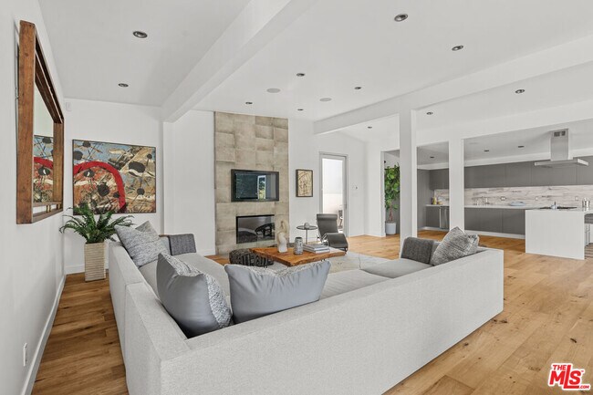 Building Photo - 7470 Woodrow Wilson Dr