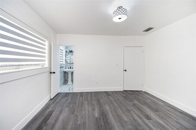 Building Photo - 1704 S Le Jeune Rd