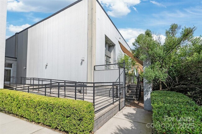Building Photo - 931 Westmere Ave