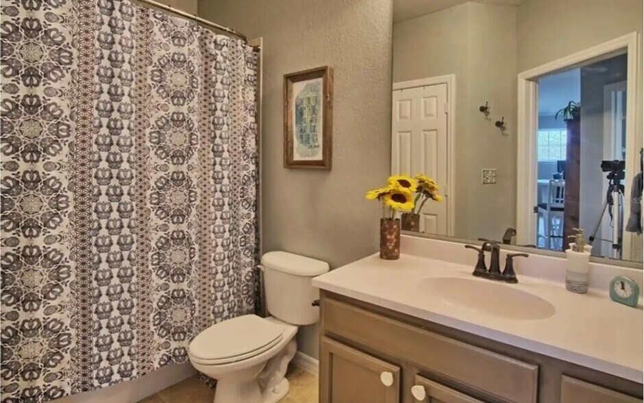 Building Photo - 2402 Courtney Meadows Ct