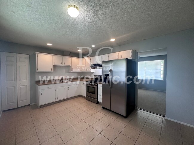 Building Photo - 917 Timberline-