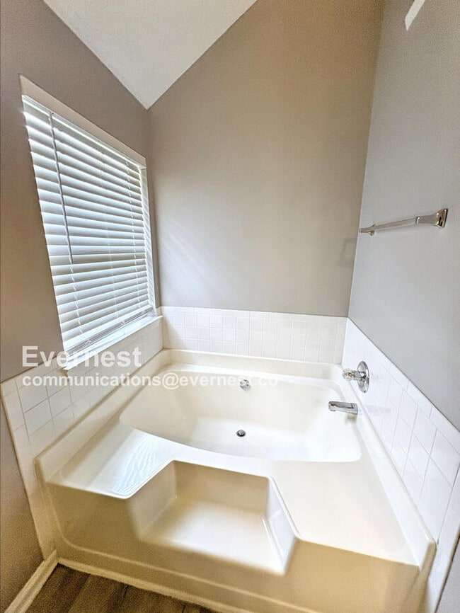 Building Photo - 6300 Crooked Creek Dr.