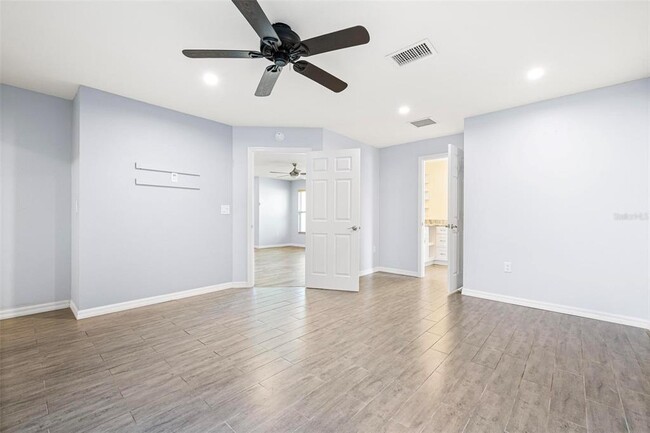 Building Photo - 1804 Oak View Dr