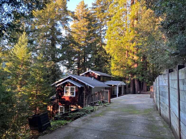 Building Photo - 14959 Drake Rd