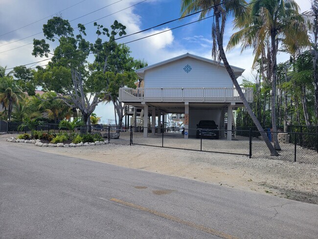 Building Photo - 222 Bristol Ct