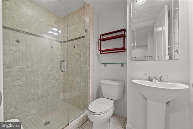 Building Photo - 739 Newton Pl NW