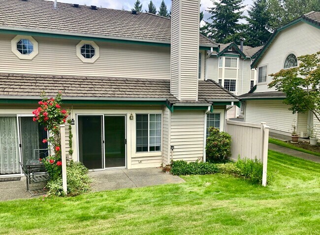 Building Photo - Bellevue Townhouse