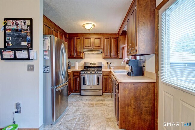 Building Photo - 6 Oak Forest Dr