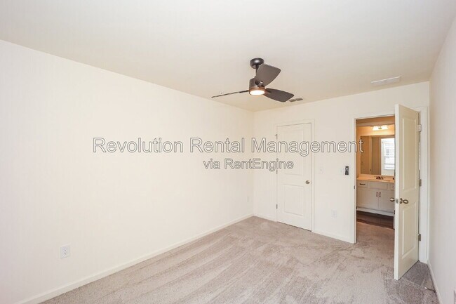 Building Photo - 544 Magnolia Cir