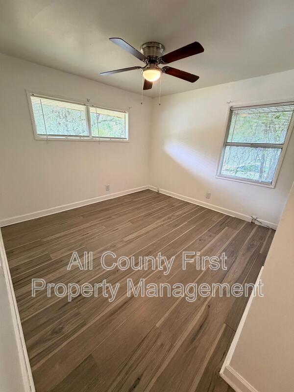 Building Photo - 1623 Sherrill Dr
