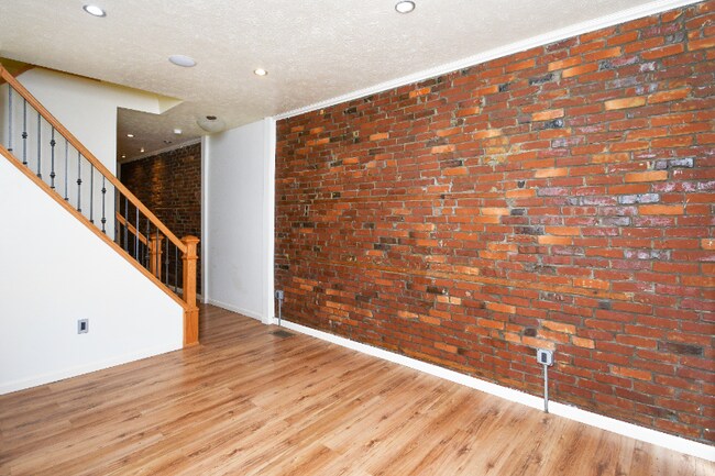 Building Photo - 92 S 24th St