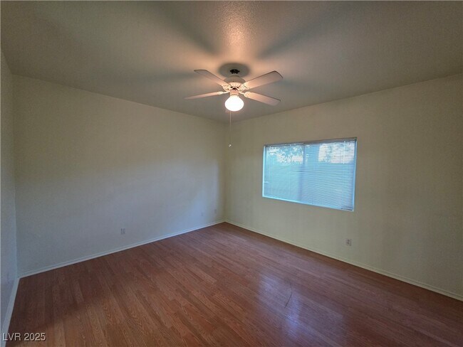 Building Photo - 2110 Los Feliz St