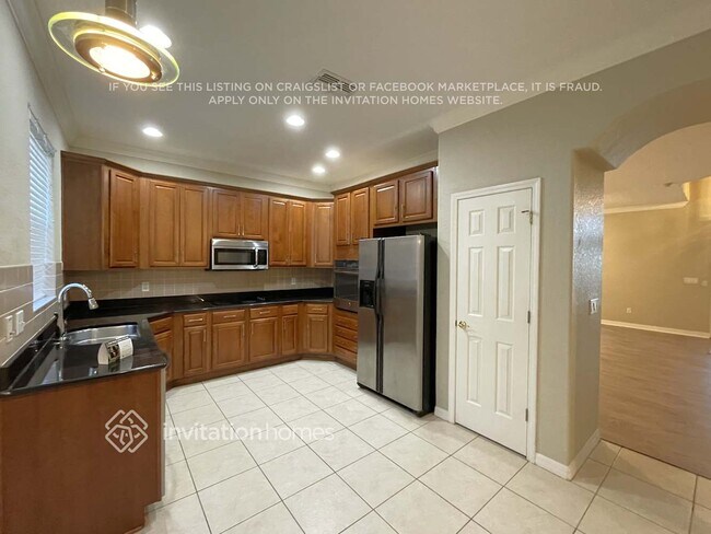 Building Photo - 10448 Deerberry Dr