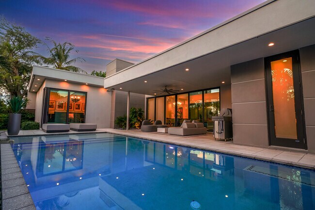 Building Photo - 4011 Bayview Dr