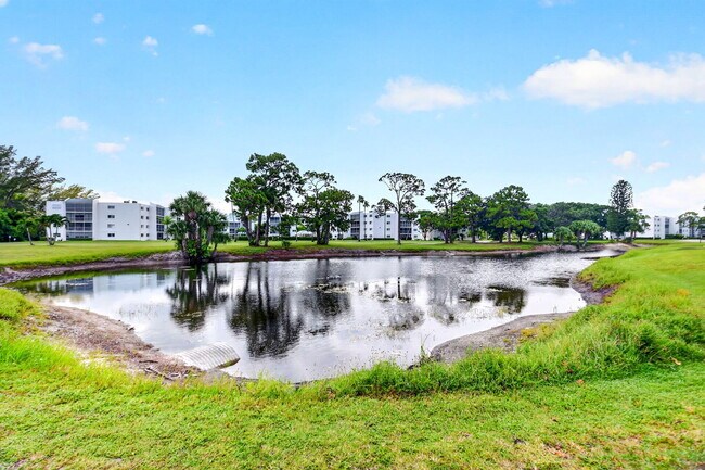Building Photo - 3425 Via Poinciana