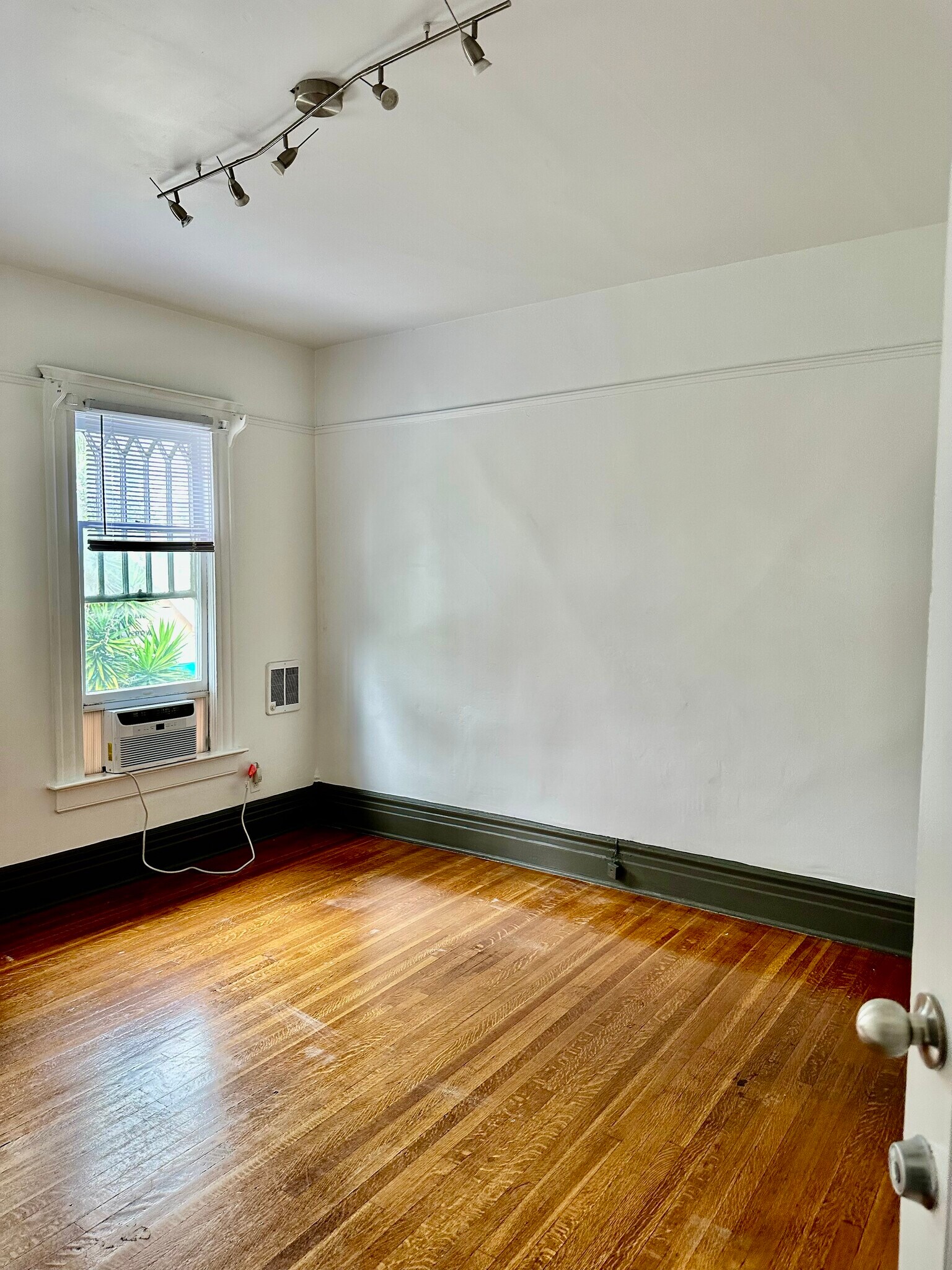 Building Photo - 2824 Menlo Ave