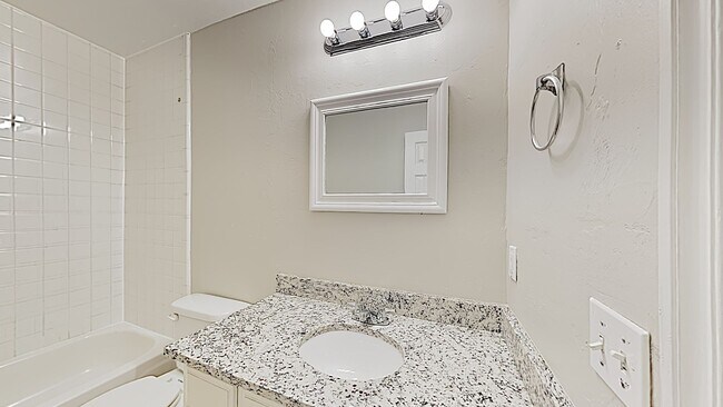 Building Photo - 4 Bedroom 2 Bath in Deer Creek Schools- Ga...