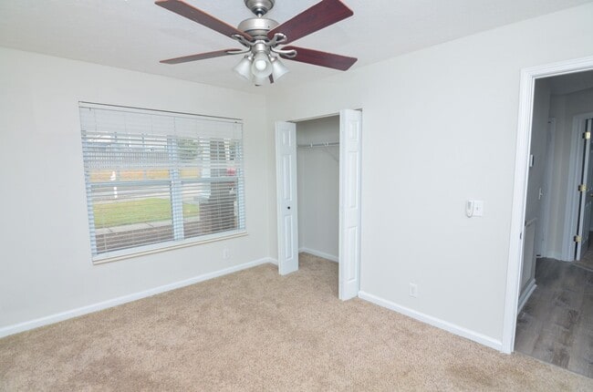 Building Photo - 3637 Crossbrooke Dr
