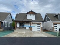 Building Photo - Beautiful Custom Craftsman Home in Coeur d...