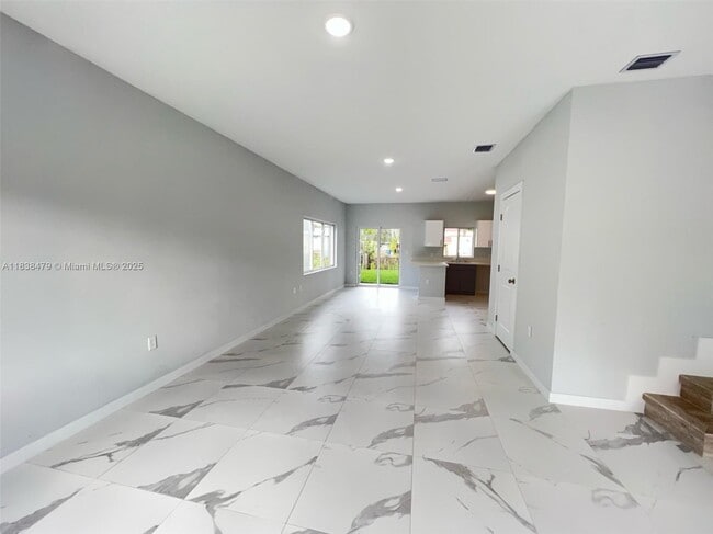 Building Photo - 808 NW 16th Ave
