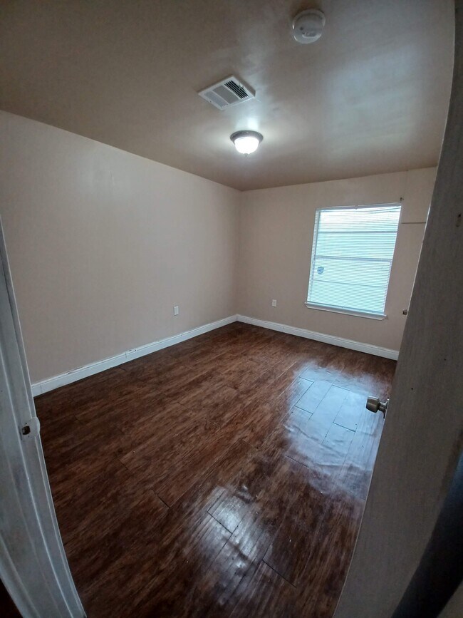 Building Photo - 5106 Dumore Dr