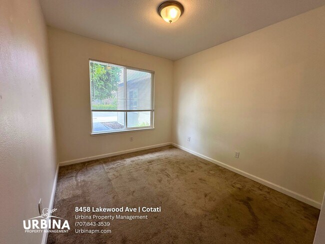 Building Photo - Spacious 4 Bedroom Home in Cotati Near SMART Train - Cosigners Welcome!