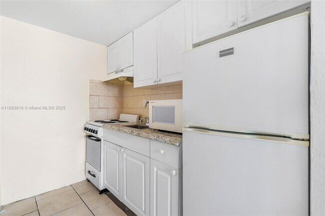 Building Photo - 6484 Indian Creek Dr