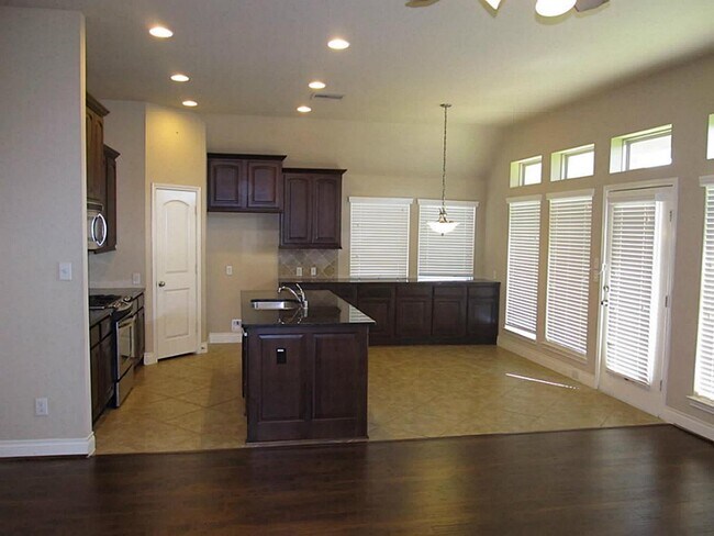 Building Photo - 14104 Green Thicket Dr