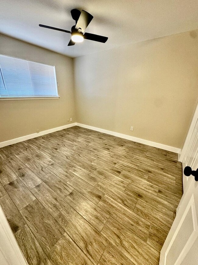 Building Photo - 8636 Mettler Dr