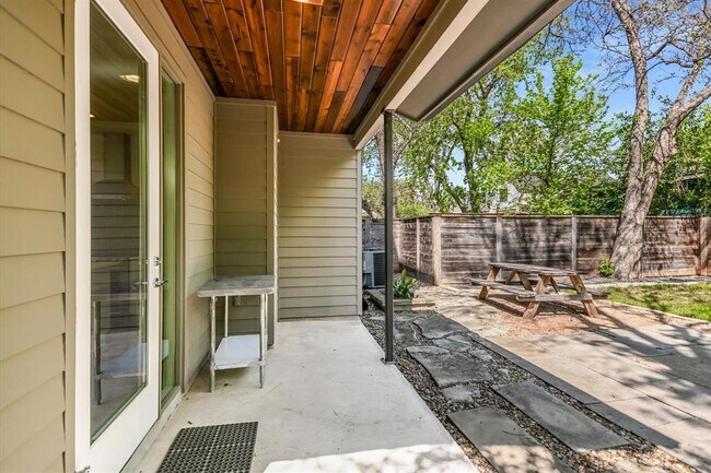 Building Photo - 1006 Payne Ave