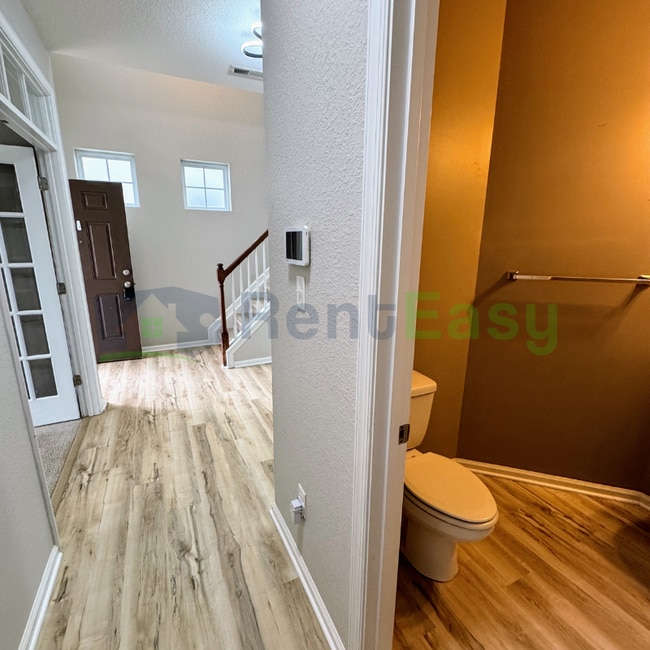 Building Photo - 1005 Silver Charm Cir