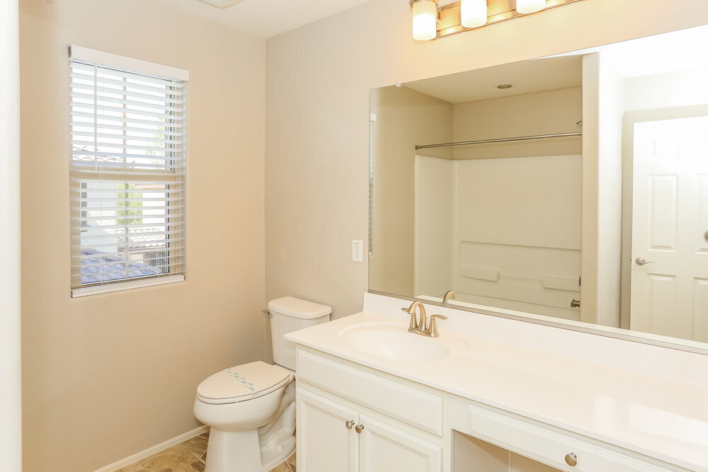 Building Photo - 16417 W Latham St