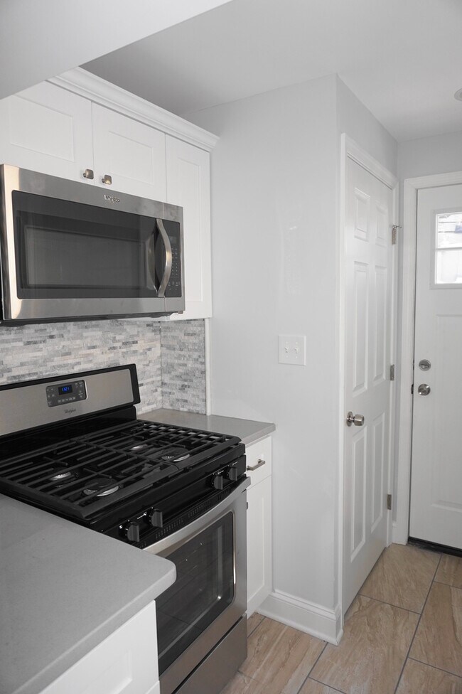 Building Photo - Completely Renovated 3 Bedroom w/ Garage i...