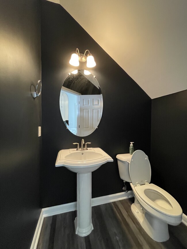 Building Photo - 320 Summer Hill Way