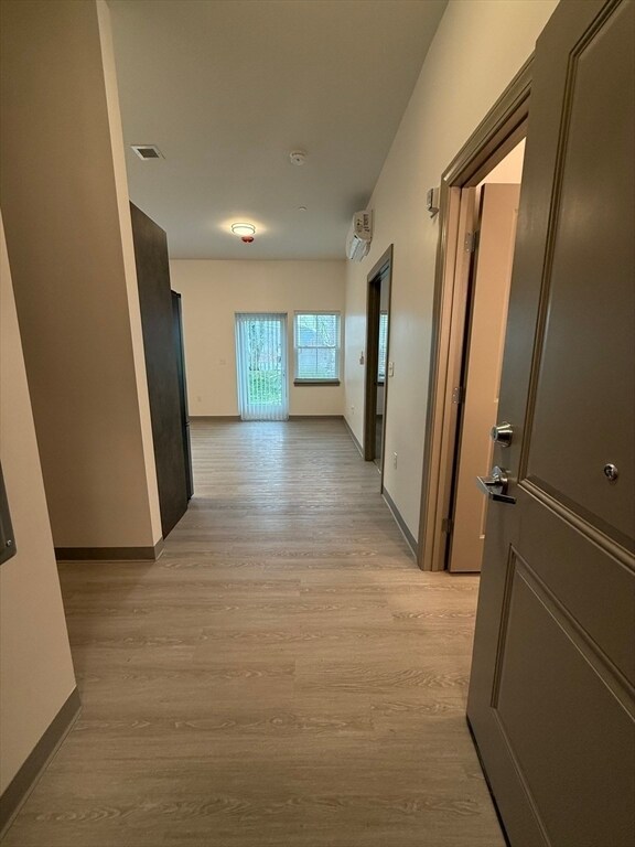 Building Photo - 626 Main St