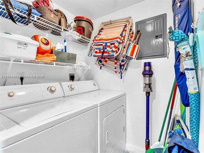 Building Photo - 17150 N Bay Rd