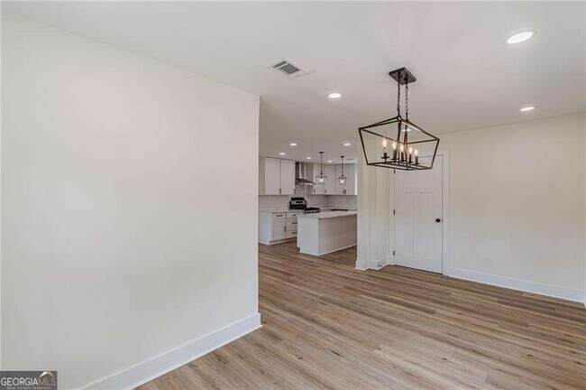 Building Photo - 525 Rosemont Dr