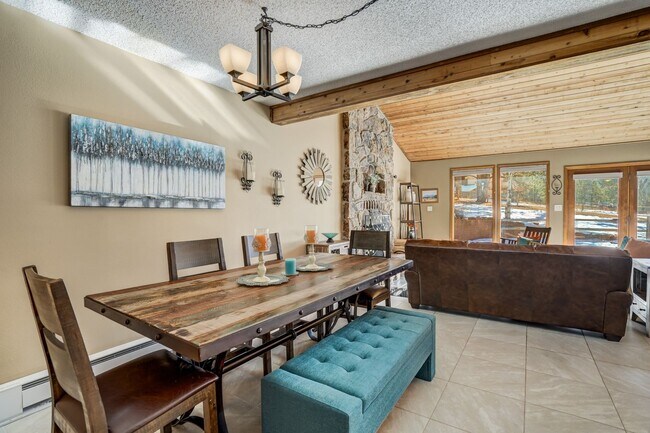 Building Photo - Stunning two-story home in Woodland Park