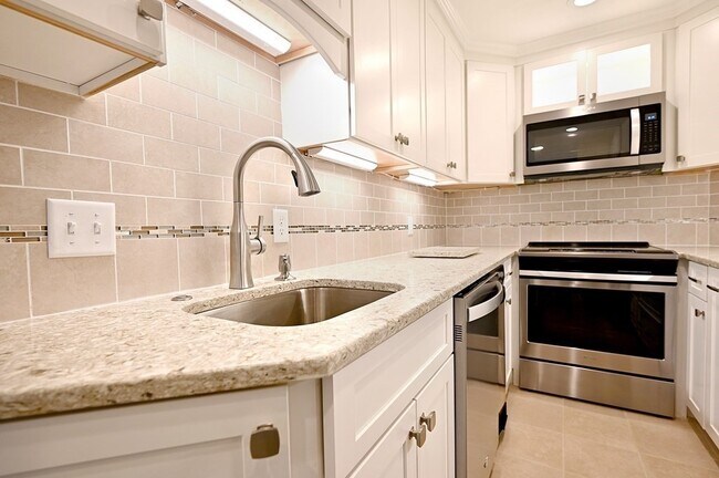 Building Photo - 358-358 Main St