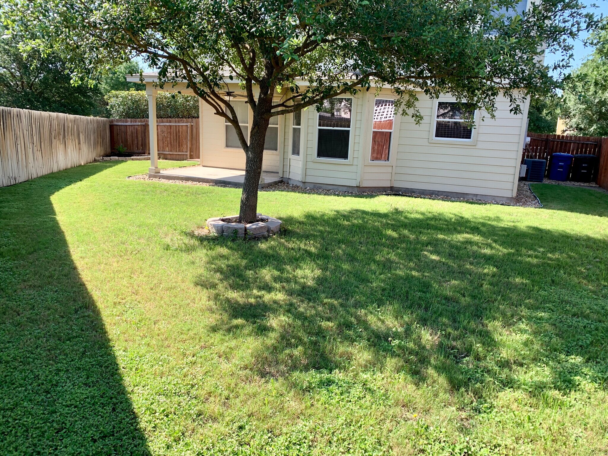 Large back yard w/ patio - 10219 Roseangel Ln